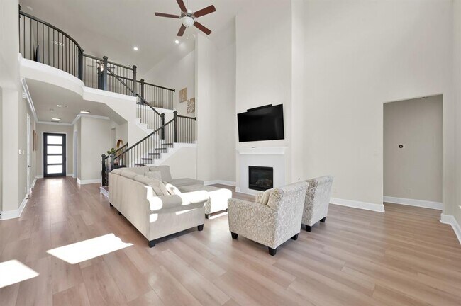 Building Photo - 10640 Red Tail Pl