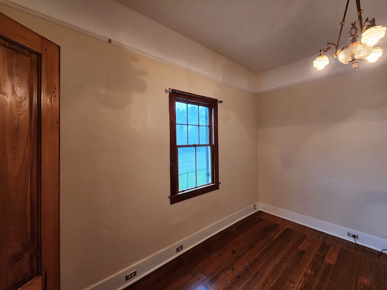 Building Photo - 707 Patterson Dr