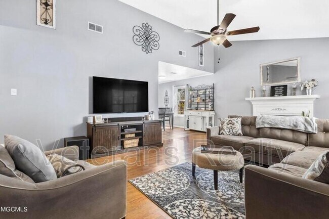 Building Photo - 313 Seal Ave