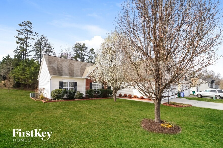 Building Photo - 4596 River Gate Dr