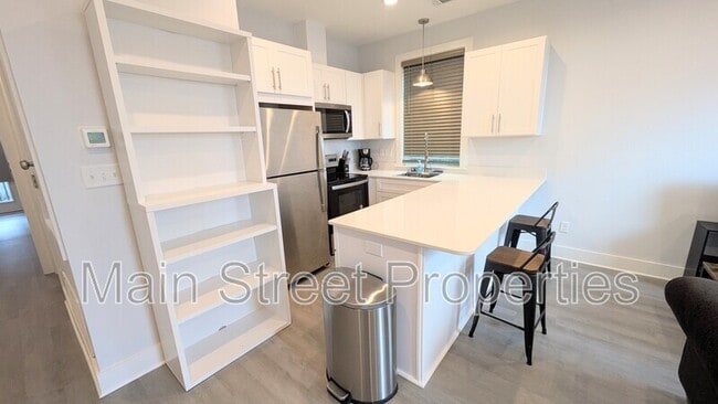 Building Photo - 379 S Clubbs St