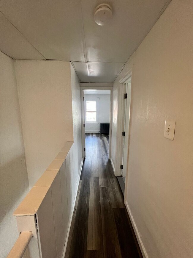 Building Photo - 4 bed 1 bath NEW RENO