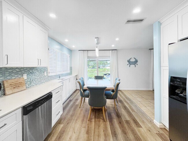 Building Photo - Unfurnished Harbor Hills Home with Creek Views – 3 Bed | 2 Bath