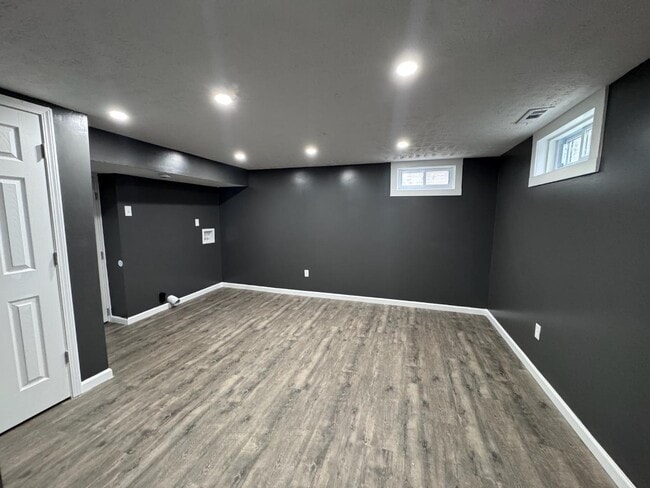 Building Photo - 2127 Winfield Ave