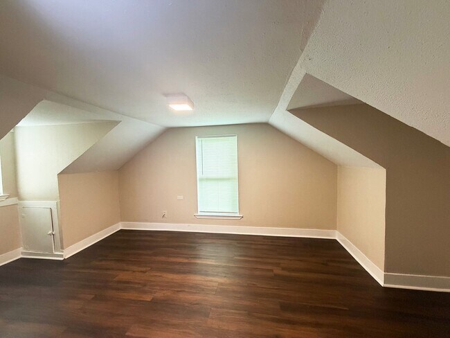 Building Photo - 3909 Lavender St