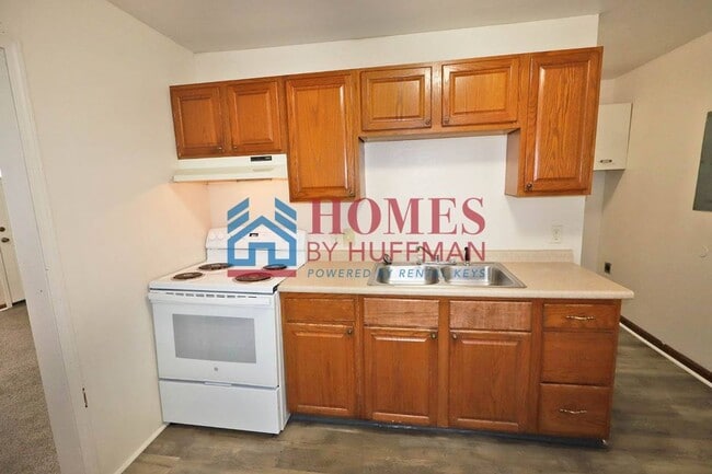 Building Photo - 1215-1215 Joan Ave