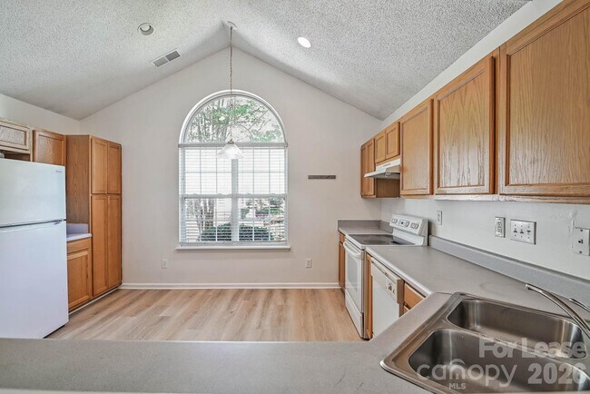 Building Photo - 10630 Sleigh Bell Ln