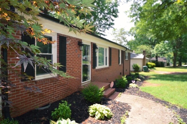 Building Photo - 601 S Cedar Ave