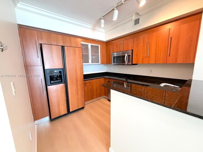 Building Photo - 325 S Biscayne Blvd