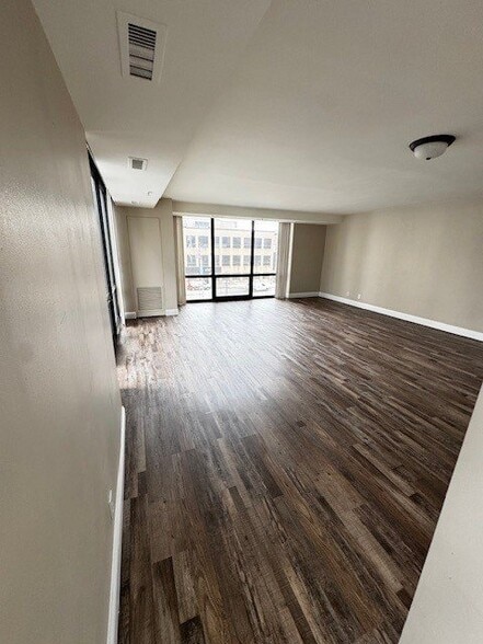 Building Photo - 125 SW Jefferson Ave