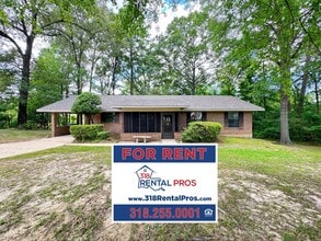 Building Photo - Beautiful Home with Large Backyard