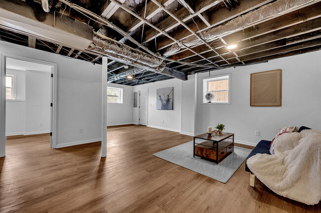 Building Photo - 917 S Forrest Dr