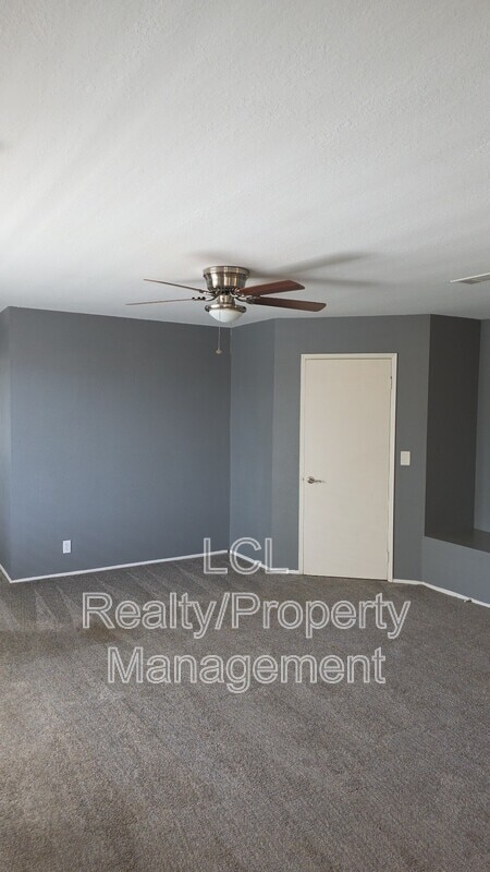 Building Photo - 33361 Gisborne St