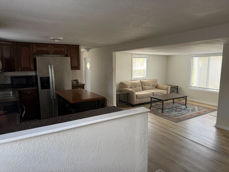 Building Photo - 262 Taho Cir