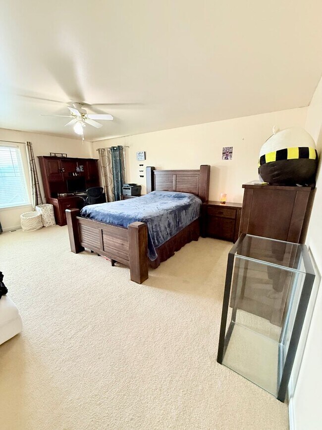 Building Photo - A stunning home in desirable Stendahl Ridge!