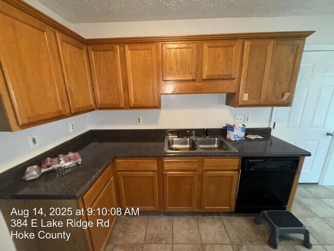 Building Photo - 384 E Lake Ridge Rd