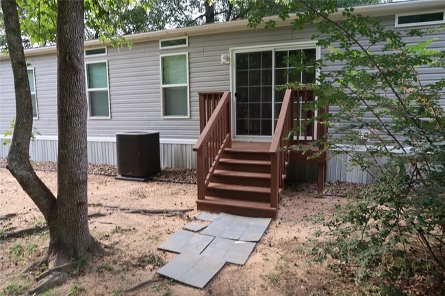 Building Photo - 16338 Crockett Bend Dr