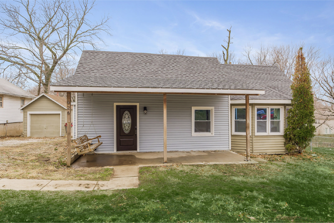 Primary Photo - Charming 2 Bedroom Home with Granite Count...