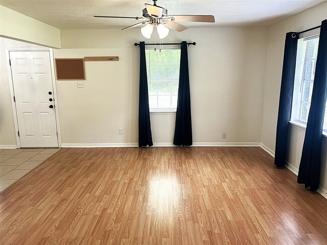 Building Photo - 560 Beverly Dr