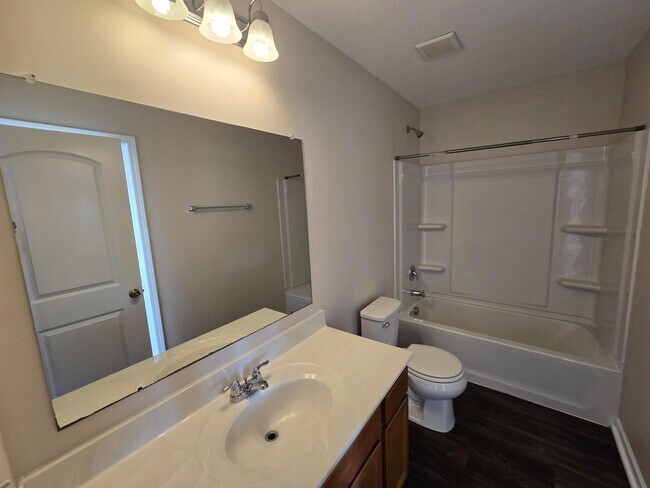 Building Photo - 140 Saddlebred Cir