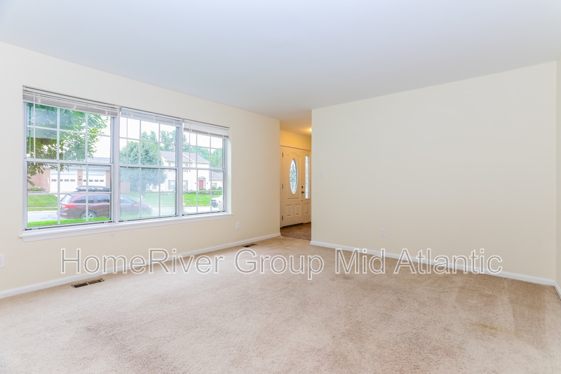 Building Photo - 475 Crisfield Dr