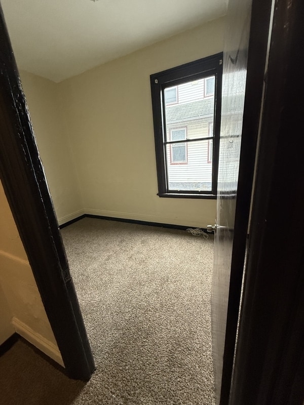 Building Photo - 1423 E 33rd St