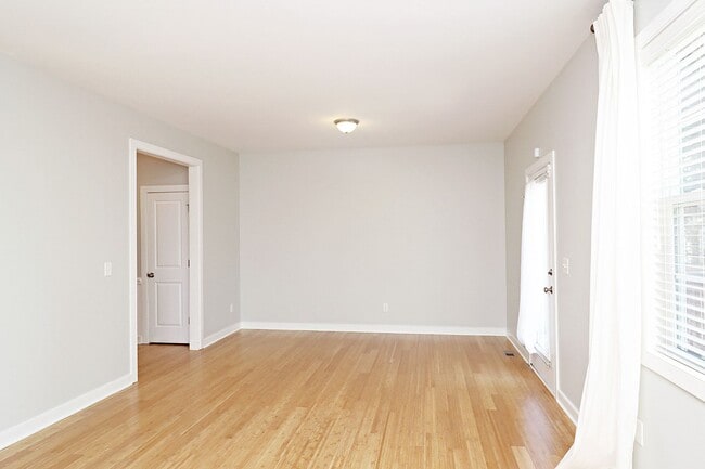 Building Photo - Townhome With Large Fenced Yard Near Rt 29 & Shops at Stonefield