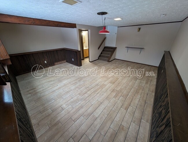 Building Photo - North Ridgeville Split Level with New Kitchen and Updates!