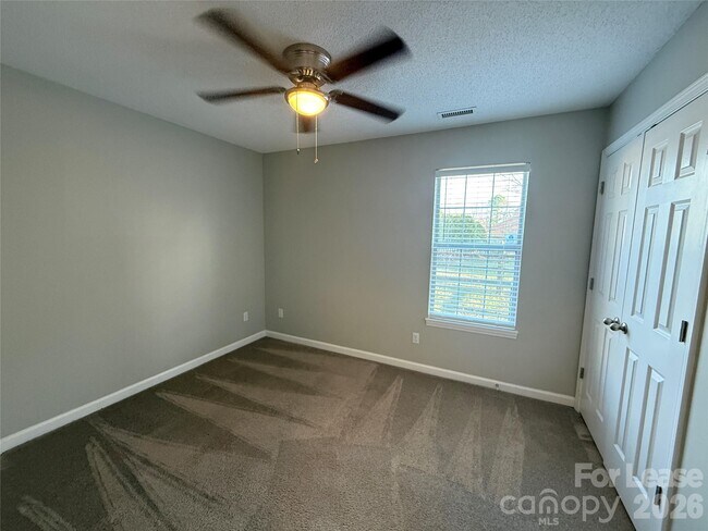 Building Photo - 142 Green Dragon Ct