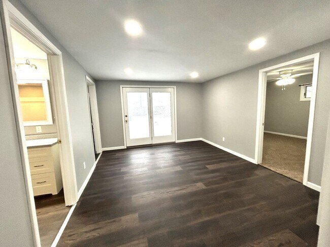 Building Photo - 2941 S 10th St