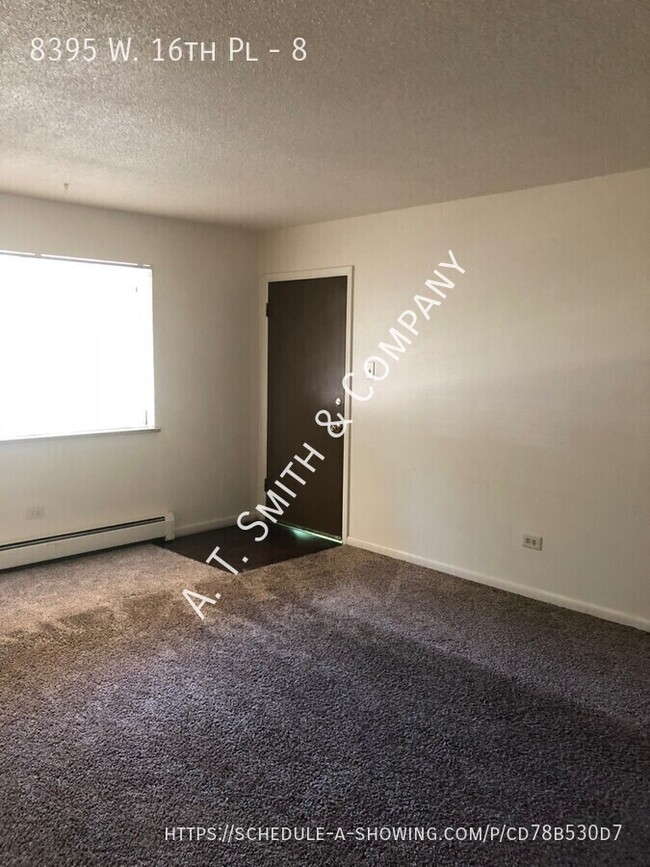 Building Photo - Clean 2 Bedroom near Morse Park!