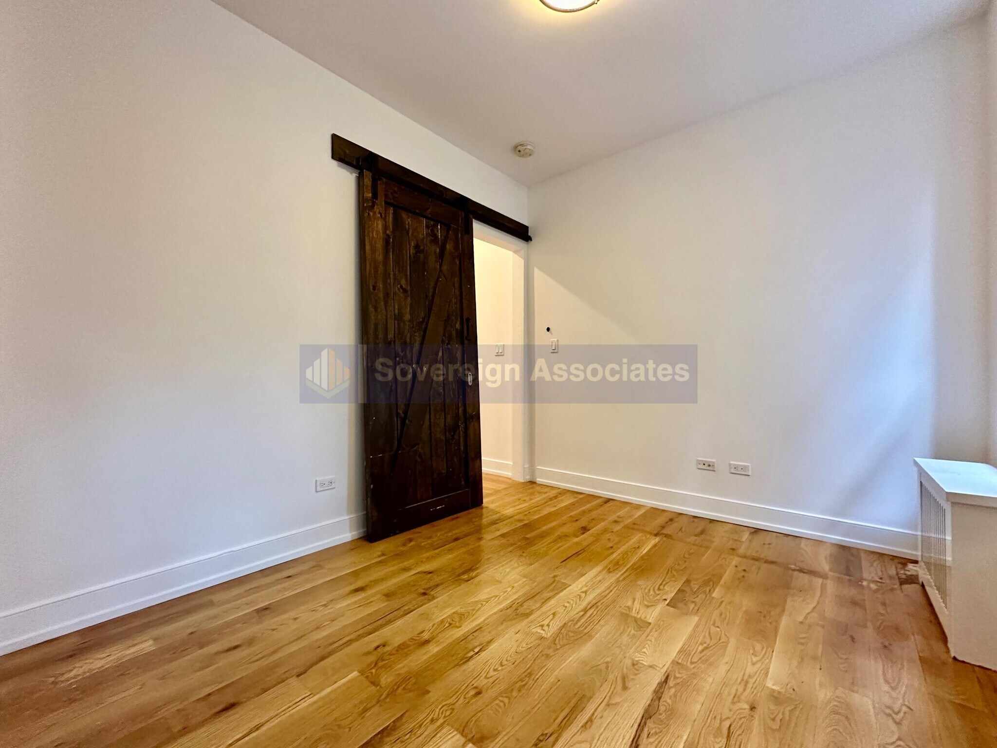 Building Photo - 95 E 7th St