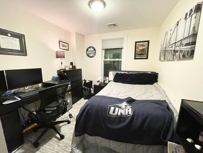 Building Photo - Beautiful 6 Bed Condo Style Apartment Available 9/1/26