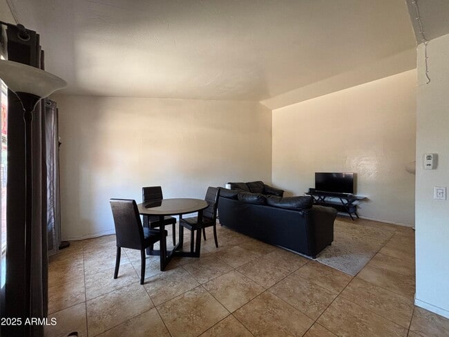 Building Photo - 109 W Concorda Dr