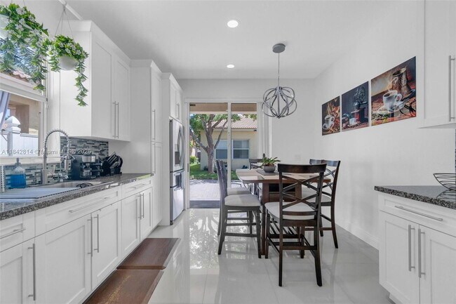 Building Photo - 3920 NE 13th Dr