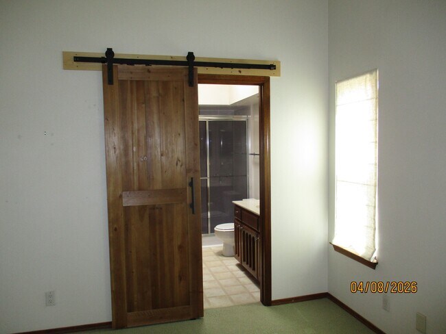 Building Photo - 10409 Camino Del Oso NE