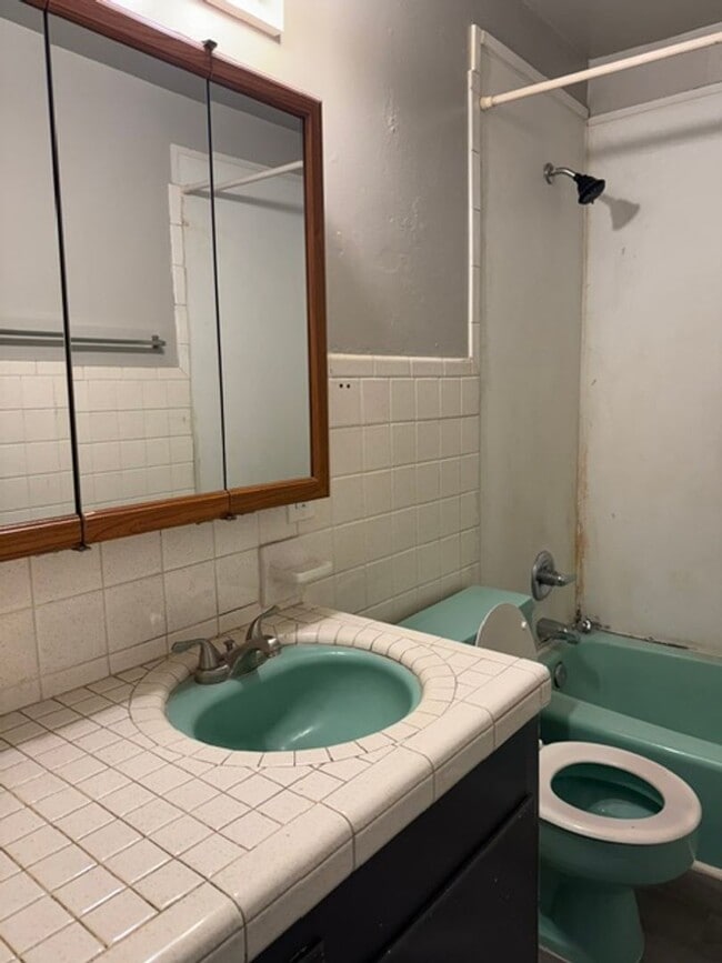 Building Photo - Cute 3 bedroom off in Gables Area!