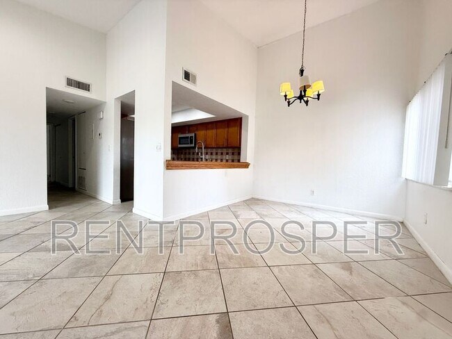 Building Photo - 4559 Lakeway Dr