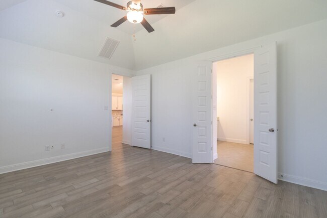 Building Photo - 124 Shagbark Trl