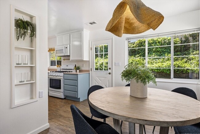 Building Photo - 191 Del Sur Way