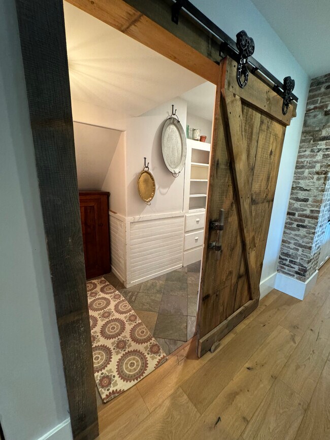 Building Photo - 147 Lincolnville Ave