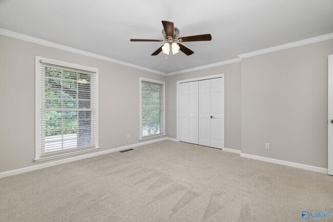 Building Photo - 820 Tannahill Dr SE