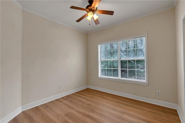 Building Photo - 2100 San Gabriel St