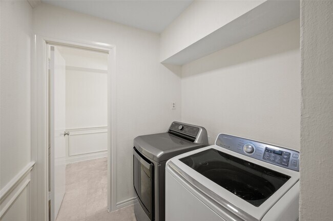 Building Photo - 9417 Bassoon Dr