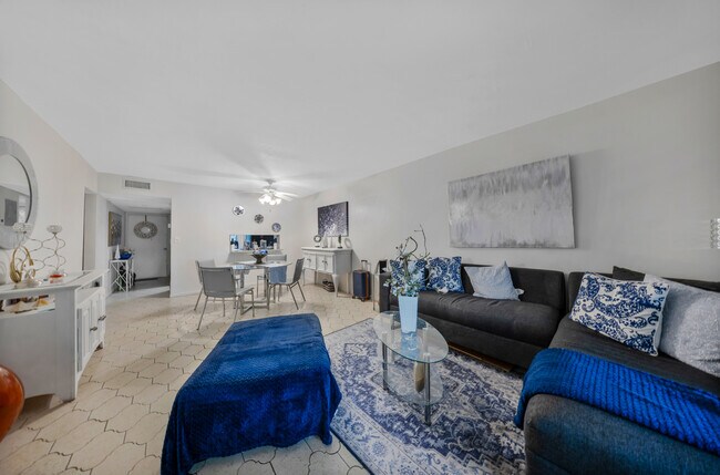 Building Photo - 19051 NE 2nd Ave