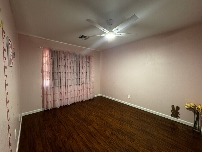 Building Photo - 4 BEDROOM WITH POOL IN DYNAMITE RANCH