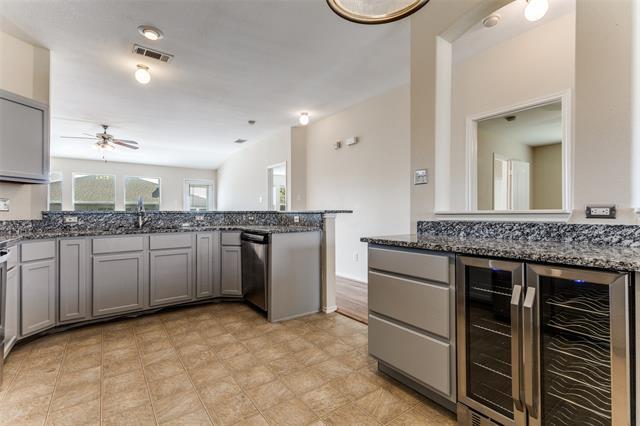 Building Photo - 725 Redwing Dr