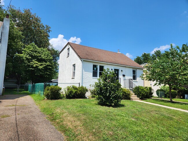 Building Photo - 1023 Lawnton Ter