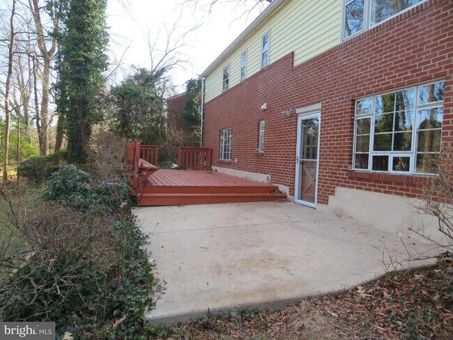 Building Photo - 26 Lakeside Dr