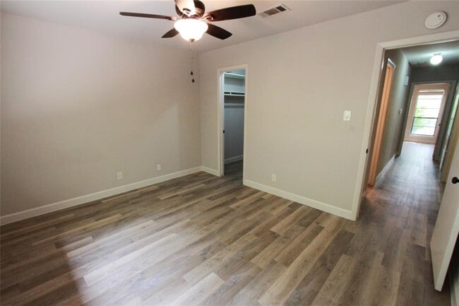 Building Photo - 6811 Thorncliffe Dr